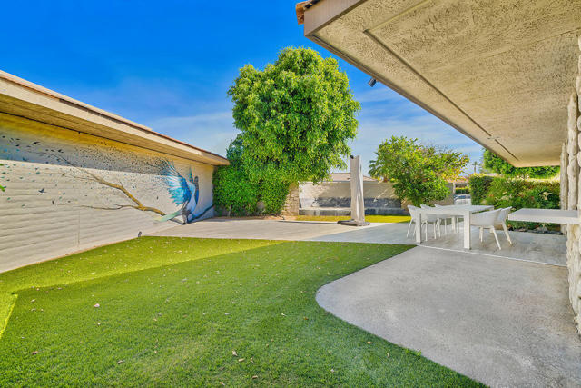 12 Sussex Court, Rancho Mirage CA: https://media.crmls.org/mediaz/4c3c40cd-d5f9-4a39-9907-0ae3698ce609.jpg