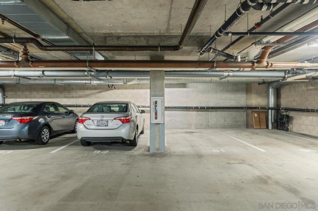 1040 Genter St, La Jolla CA: https://media.crmls.org/mediaz/4c3c5865-1947-4de3-b8f4-8d10132080ea.jpg