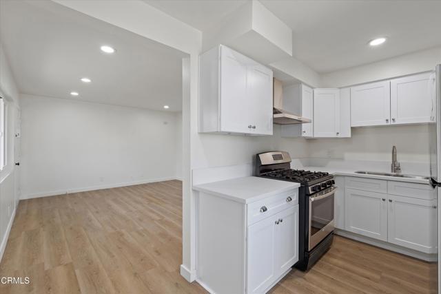 624 Silver Lake Boulevard, Los Angeles CA: https://media.crmls.org/mediaz/4c3c5a74-120e-43fe-87ce-27265121ea96.jpg