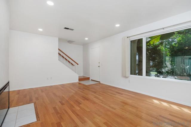 12991 Caminito Bodega, Del Mar CA: https://media.crmls.org/mediaz/4c3d2382-c9eb-4478-af0d-17fb354ab20a.jpg