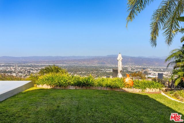 7833 Torreyson Drive, Los Angeles CA: https://media.crmls.org/mediaz/4c3d4970-a29d-4441-80cd-ad26845916a3.jpg