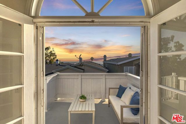 441 HOLLOWELL Avenue, Hermosa Beach, California 90254, 4 Bedrooms Bedrooms, ,2 BathroomsBathrooms,Residential,Sold,HOLLOWELL,22165653