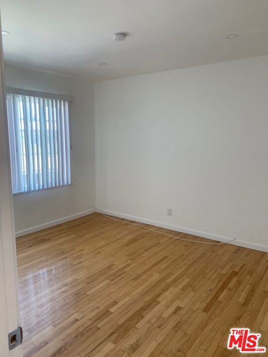 4131 Palmwood Drive, Los Angeles CA: https://media.crmls.org/mediaz/4c3e156d-77ba-4a17-a283-dea638ad0a21.jpg