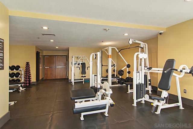 700 W Harbor Dr, San Diego CA: https://media.crmls.org/mediaz/4c3e7b33-49ea-498e-89a2-af7aa4dcce84.jpg