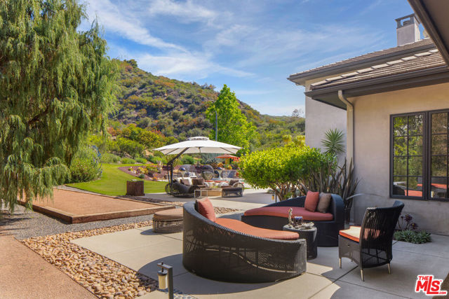 25029 Abercrombie Lane, Calabasas CA: https://media.crmls.org/mediaz/4c3ea894-30df-45f4-8b81-7b60f66cb016.jpg