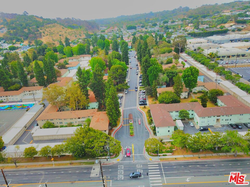 https://media.crmls.org/mediaz/4c3f211a-1f52-4ed2-a9a5-4e7772292109.jpg?preset=X-Large