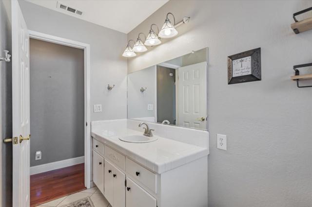 1204 Shore Road, Hollister CA: https://media.crmls.org/mediaz/4c3f8538-8712-4afc-91b5-3255033cb3c7.jpg