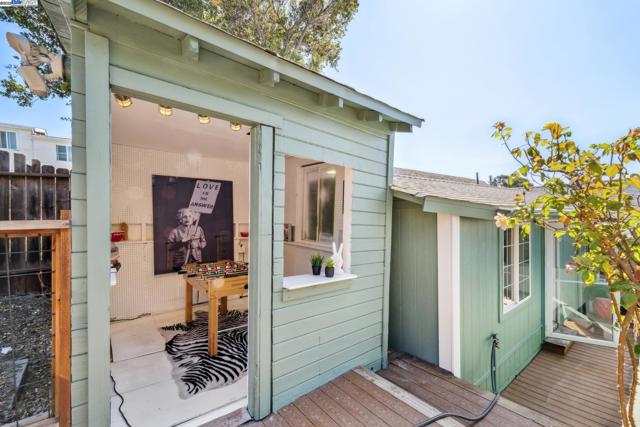 2449 26TH AVENUE, Oakland CA: https://media.crmls.org/mediaz/4c3f944f-ebb9-4179-bf7b-9bcae29c67f7.jpg
