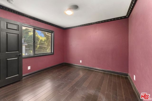 7083 Highcliff Trail, Tujunga CA: https://media.crmls.org/mediaz/4c3f96fa-2418-48d2-bfd3-85a6f065b51b.jpg