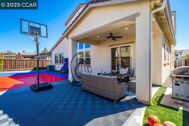 363 Fletcher Lane, Brentwood CA: https://media.crmls.org/mediaz/4c3fee0d-9dfa-410a-a7e6-b0e688eea57f.jpg