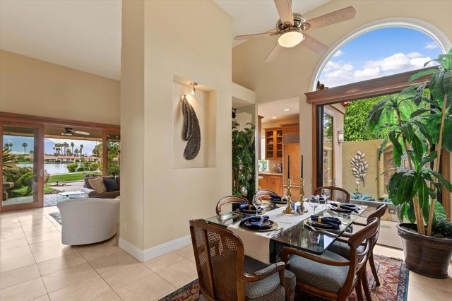 105 Lake Shore Drive, Rancho Mirage CA: https://media.crmls.org/mediaz/4c412d0c-f4d7-4a4e-9e69-fe95bd974d60.jpg