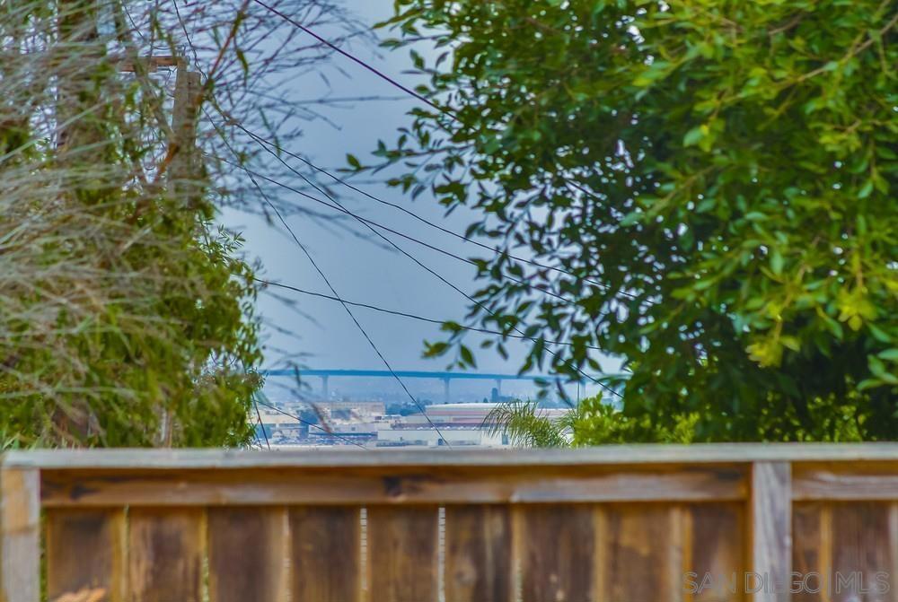 https://media.crmls.org/mediaz/4c41abf8-f1fb-4c66-b7d5-26fd5e868631.jpg?preset=X-Large
