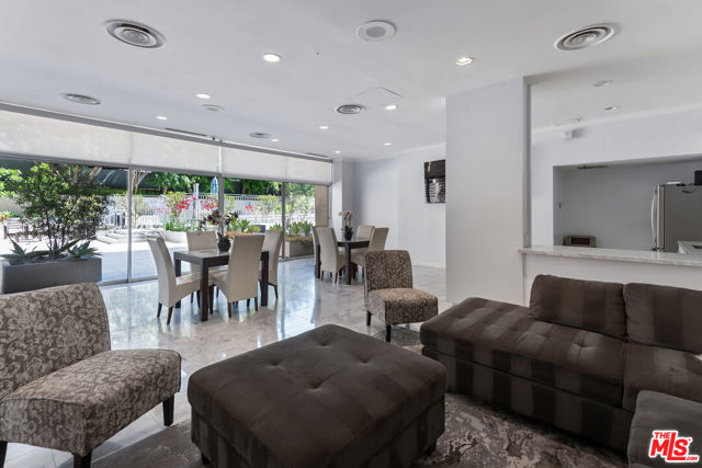10450 Wilshire Boulevard, Los Angeles CA: https://media.crmls.org/mediaz/4c41ac05-d2da-4e84-931a-c09bc9a8f13c.jpg