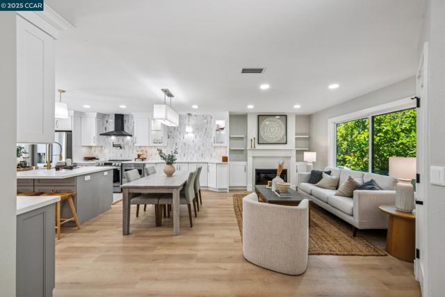 1736 Golden Rain Rd, Walnut Creek CA: https://media.crmls.org/mediaz/4c41c24b-5042-417d-8eca-09121b7acef2.jpg