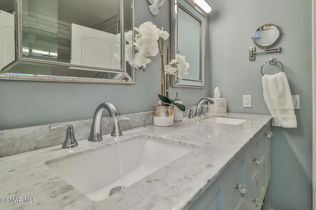 2433 Calle Narciso, Thousand Oaks CA: https://media.crmls.org/mediaz/4c41c513-c915-4288-920c-4a872a78e24c.jpg
