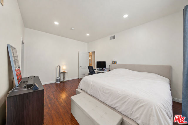 309 South Mariposa Avenue, 101 photo 10
