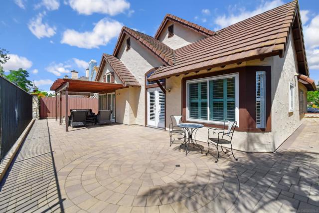 13957 Royal Melbourne Sq, San Diego CA: https://media.crmls.org/mediaz/4c423577-0b6d-440b-88de-2c2cd3dc0a33.jpg