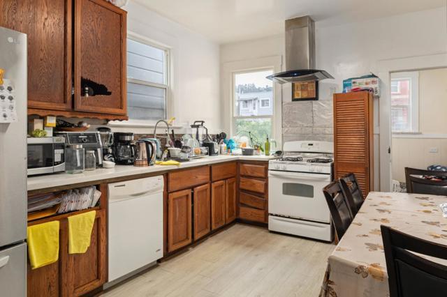 373 Winchester Street, Daly City CA: https://media.crmls.org/mediaz/4c4263aa-fdb8-44c5-9ce0-50891ee83aac.jpg
