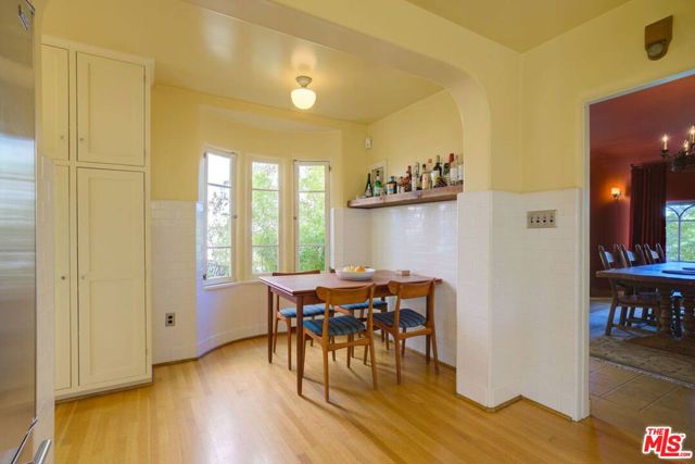 4778 Cromwell Avenue, Los Angeles CA: https://media.crmls.org/mediaz/4c4282d0-51bf-46ce-af6c-bd5a6feb0c33.jpg