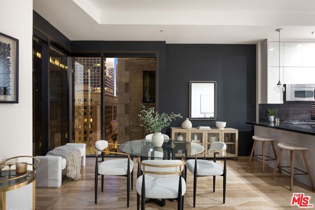 655 S Hope Street, Los Angeles CA: https://media.crmls.org/mediaz/4c428712-3fea-4ce0-a67e-6a1537daf591.jpg