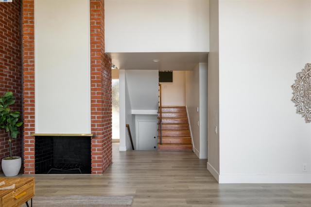 17 Ora Way, San Francisco CA: https://media.crmls.org/mediaz/4c42d215-84dd-4dbf-93fb-eb0630060e3e.jpg