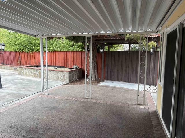 24909 Avocado Ct, Hayward CA: https://media.crmls.org/mediaz/4c42f87b-051a-4af6-a1fd-cd0d0877f3fa.jpg