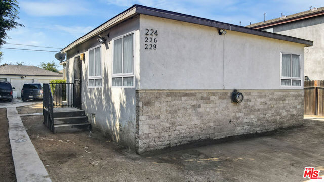224 W 101st Street, Los Angeles CA: https://media.crmls.org/mediaz/4c433776-91f9-4e80-8472-e7d158cc4823.jpg