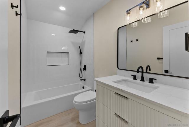 11412 Lucera Pl, San Diego CA: https://media.crmls.org/mediaz/4c4373e7-c3f1-4a69-8f4a-6af5ccb3e06b.jpg