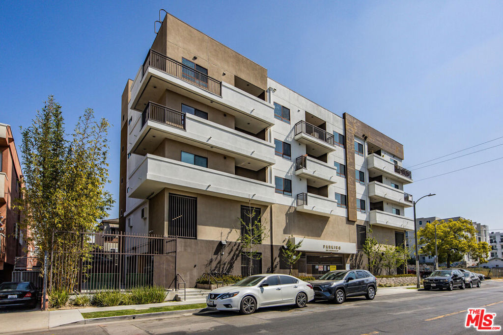 1061 S Oxford Avenue #502