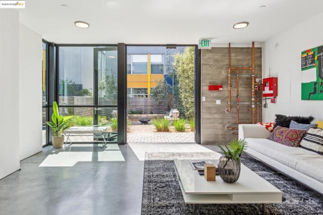 809 Folger Ave, Berkeley CA: https://media.crmls.org/mediaz/4c44dd21-91f9-4587-8aa0-af2fe89c3b6d.jpg
