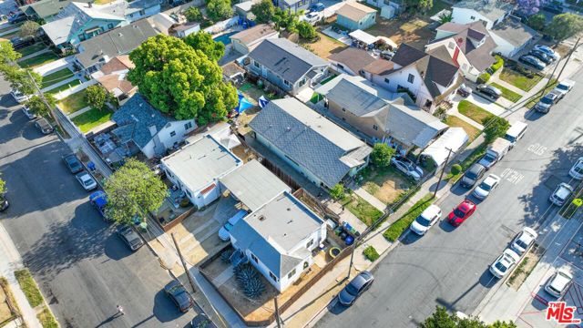 1572 W 37th Place, Los Angeles CA: https://media.crmls.org/mediaz/4c45146c-5521-4224-ab51-167792b63f19.jpg