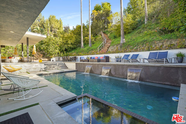 4729 Monarca Drive, Tarzana CA: https://media.crmls.org/mediaz/4c457afa-52be-42de-bac9-6a71302f0d2b.jpg