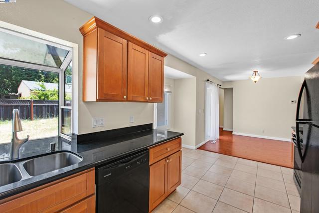 22013 Queen St, Castro Valley CA: https://media.crmls.org/mediaz/4c4589dc-73bc-4037-baa2-7e962ee3ee66.jpg