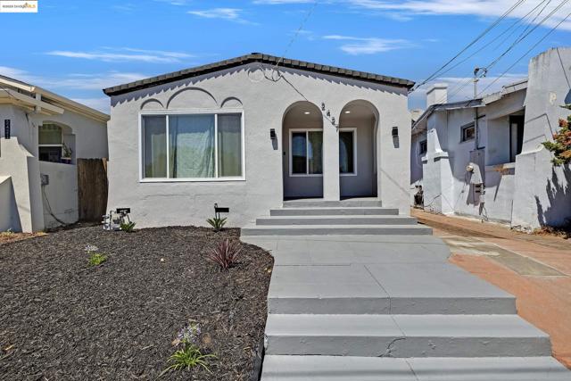 2427 67th Ave, Oakland CA: https://media.crmls.org/mediaz/4c45cc85-2f63-4829-a47d-66e750abae0a.jpg