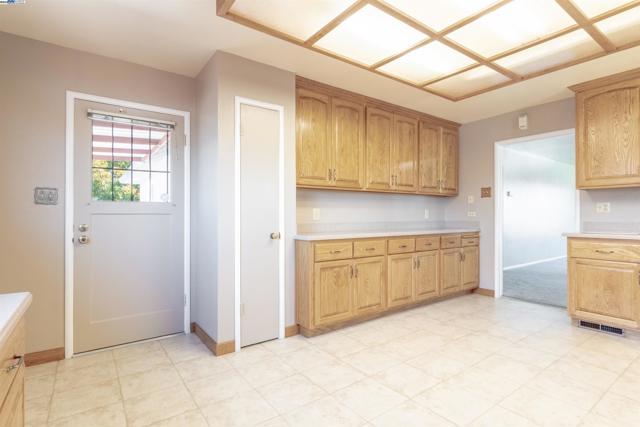 14510 Locust St, San Leandro CA: https://media.crmls.org/mediaz/4c45f430-d684-4c13-bbf3-747a25ced445.jpg