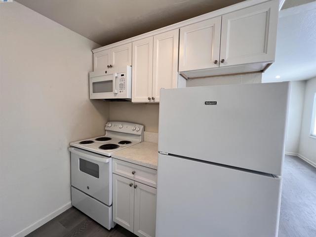2119 94Th Ave, Oakland CA: https://media.crmls.org/mediaz/4c460f8f-6cbd-40aa-af45-3dc3d001ee14.jpg