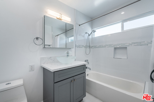 5412 S HOLT Avenue, Los Angeles CA: https://media.crmls.org/mediaz/4c47225e-f6ff-482c-add4-1e48aa771701.jpg
