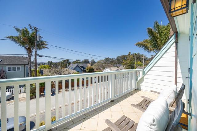 360 5th Avenue, Santa Cruz CA: https://media.crmls.org/mediaz/4c473886-537c-4190-b653-c0fd2465a584.jpg