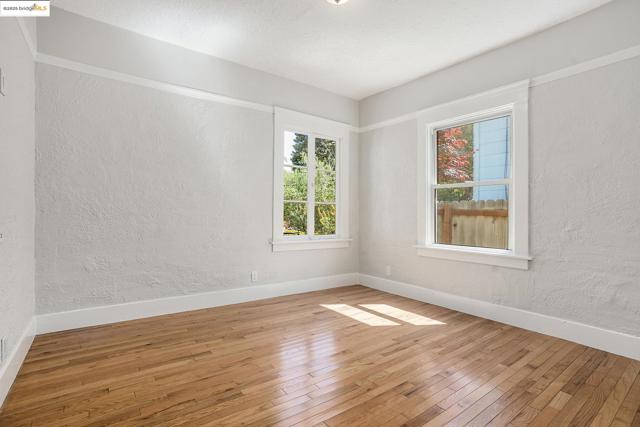Image 15 of 28 For 1252 Russell St
