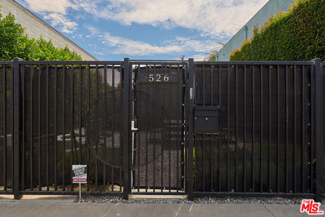 1 Bed Home for Sale in Los Angeles, California