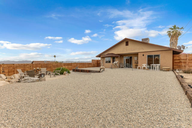 7412 Maude Adams Avenue, 29 Palms CA: https://media.crmls.org/mediaz/4c47a338-6333-47cc-ad69-7bdad094347b.jpg