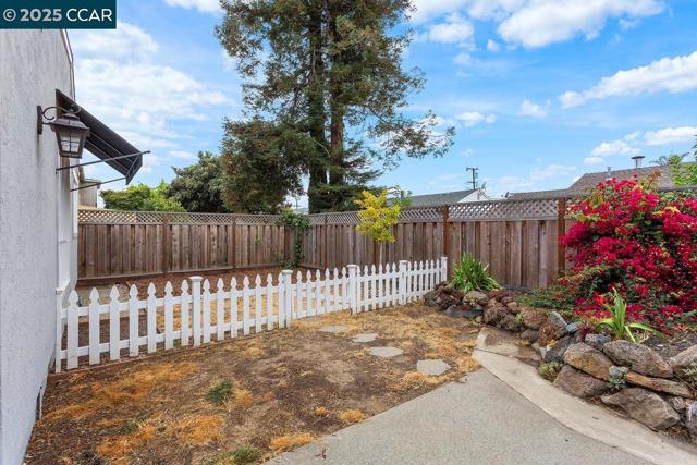 15067 Churchill St, San Leandro CA: https://media.crmls.org/mediaz/4c47a66f-5cde-48a0-9f2e-68c7c9573fbb.jpg