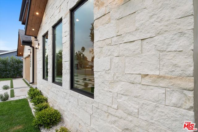 13949 Cumpston Street, Sherman Oaks CA: https://media.crmls.org/mediaz/4c487f8e-513c-4302-9b96-1efb3ef58b60.jpg