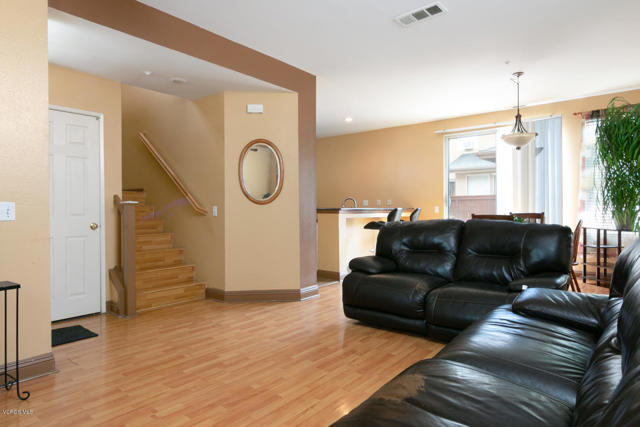751 Paseo Nogales, Oxnard CA: https://media.crmls.org/mediaz/4c48803d-e147-4b73-b47f-42fb19bd2160.jpg