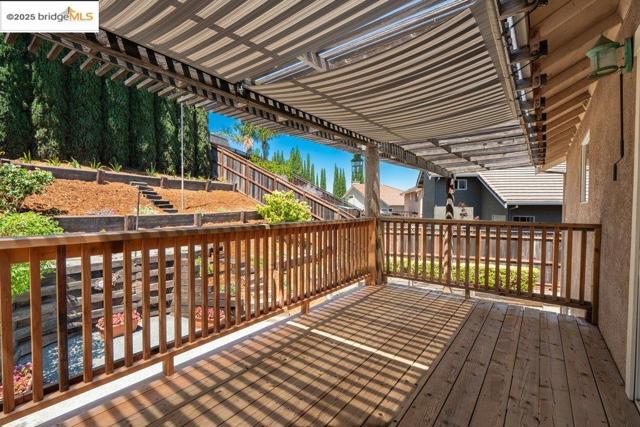 1003 Linda Vista Way, Rio Vista CA: https://media.crmls.org/mediaz/4c48c0a6-8f31-4f17-9621-a40adc5c1c1f.jpg
