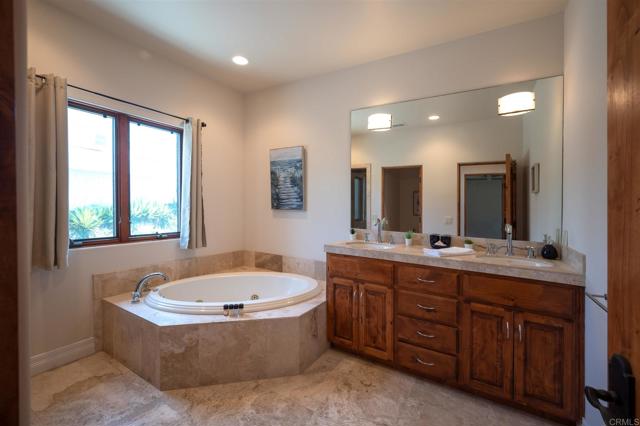 Detail Gallery Image 22 of 36 For 5556 Calumet Ave, La Jolla,  CA 92037 - 3 Beds | 3/1 Baths