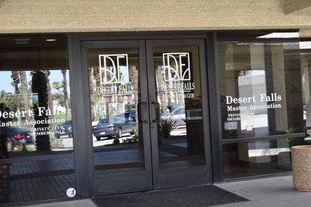 292 Desert Falls E Drive, Palm Desert CA: https://media.crmls.org/mediaz/4c49cc3e-05aa-40ef-ae9a-c5beb883a5d0.jpg