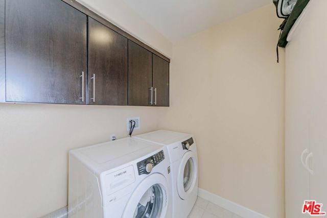 4644 Coldwater Canyon Avenue, Studio City CA: https://media.crmls.org/mediaz/4c49ff89-205b-4e21-a29c-906830cf02bb.jpg