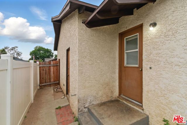 350 N Shadyglen Drive, Covina CA: https://media.crmls.org/mediaz/4c4aae57-d364-426f-90d9-3bcee30643dc.jpg