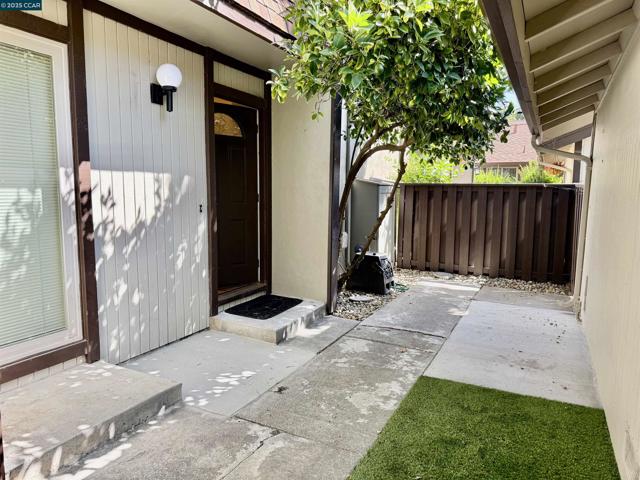 1564 Candelero Drive, Walnut Creek CA: https://media.crmls.org/mediaz/4c4ae7fe-8a8e-4670-ae6a-7ab1a1264c79.jpg